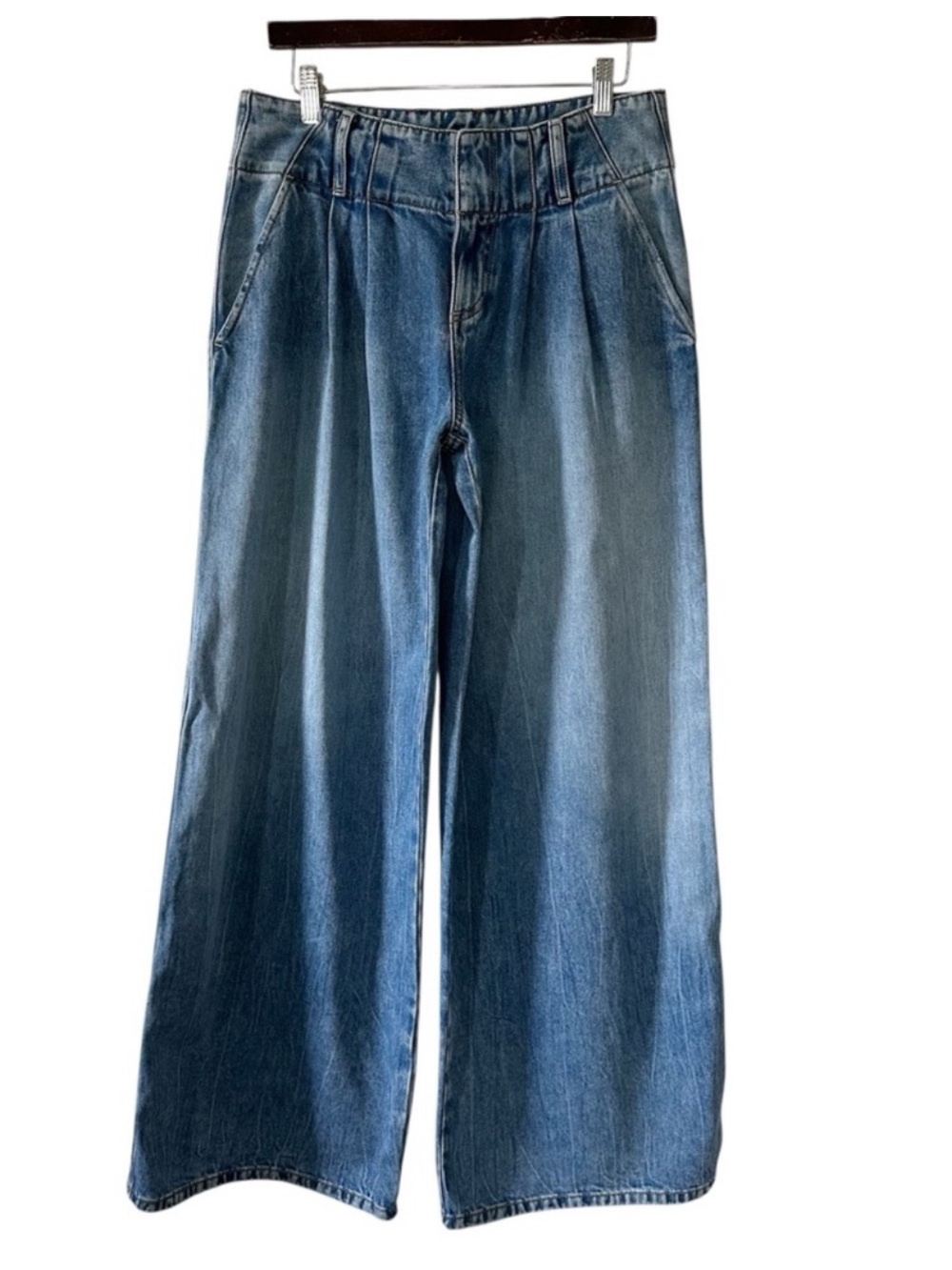 Alice + Olivia Women’s Medium Blue Mid-Rise Wide Leg Pleat Front Jeans- Size 28